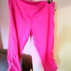 Lulu lemon hot pink capris